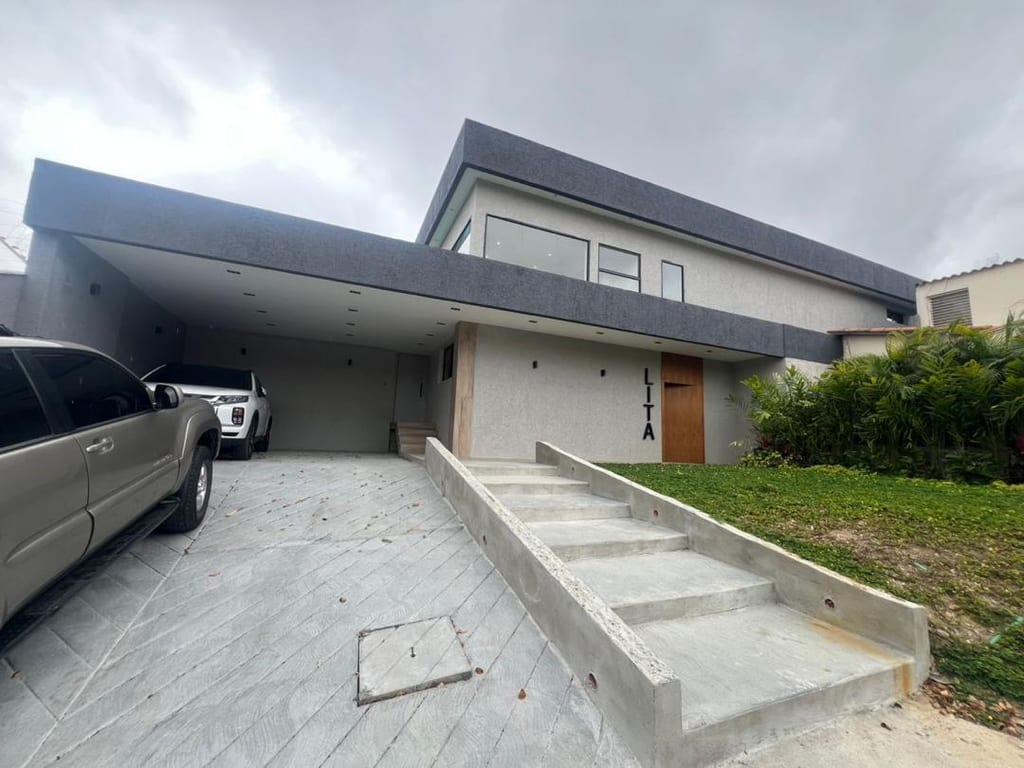 Casa en venta de 5 hab. y 755 m² en Santa Paula, Caracas