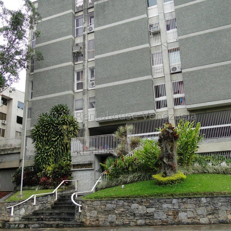 Apartamento en venta de 2 hab. y 195 m² en Cumbres de Curumo, Caracas