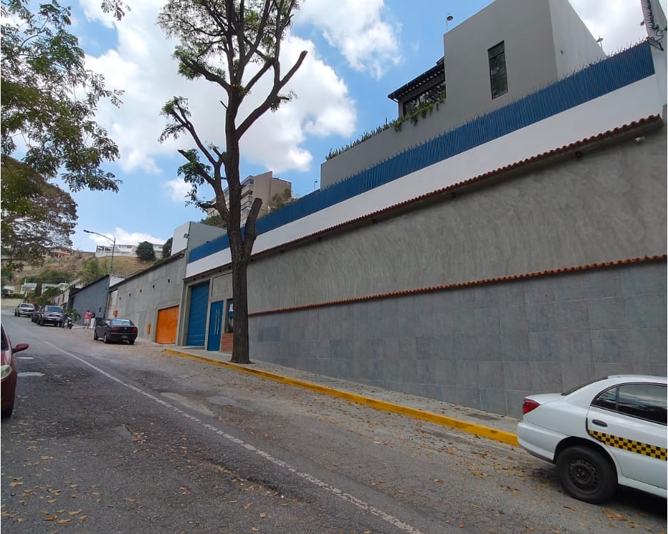 Edificio en venta de 1.237 m² en Colinas de Bello Monte, Caracas