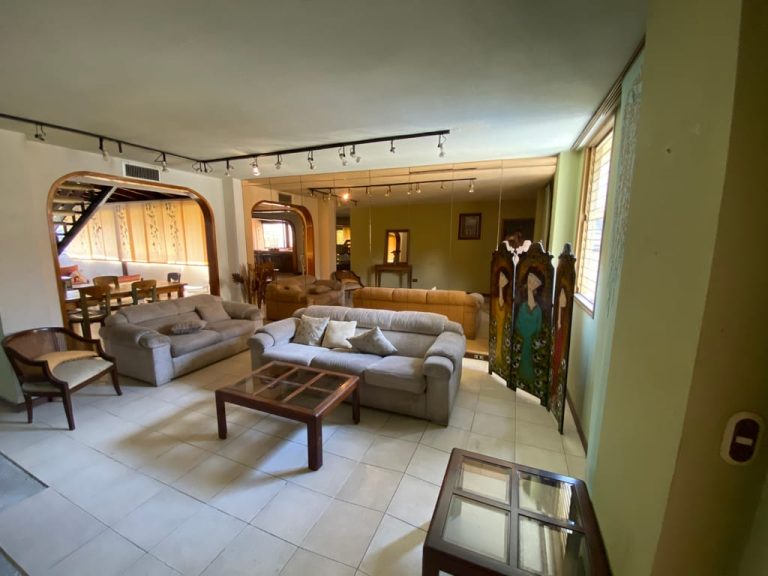 Apartamento en venta de 5 hab. y 294 m² en Urb. Miranda, Caracas