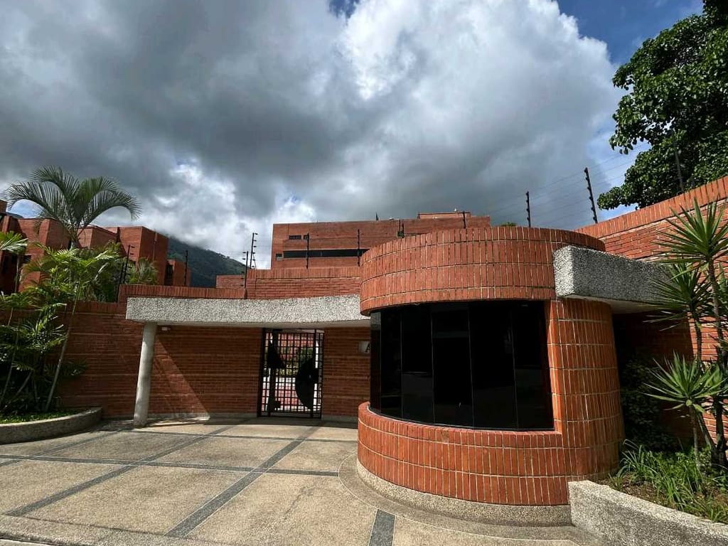 Apartamento en venta de 4 hab. y 500 m² en Urb. Miranda, Caracas