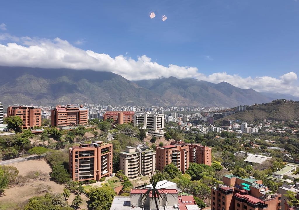 Apartamento en venta de 6 hab. y 297 m² en Colinas de Valle Arriba, Caracas