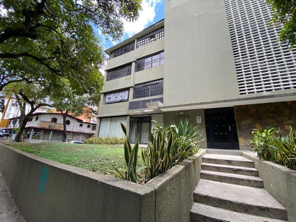 Edificio en venta de 975 m² en Las Mercedes, Caracas
