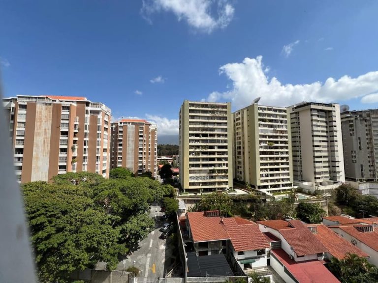 Apartamento en venta de 2 hab. y 135 m² en Santa Fe Sur, Caracas