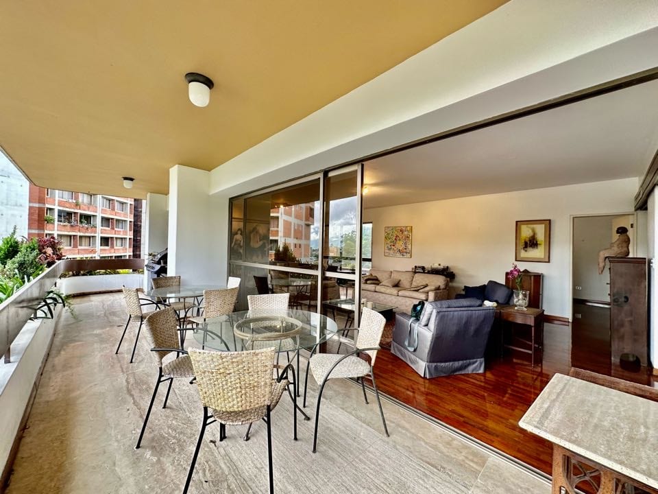 Apartamento en venta de 5 hab. y 330 m² en Los Naranjos (del Cafetal), Caracas