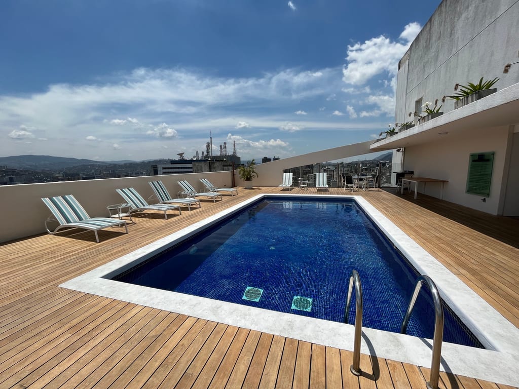 Apartamento en alquiler de 1 hab. y 56 m² en Santa Eduvigis, Caracas · Ref. CV6109