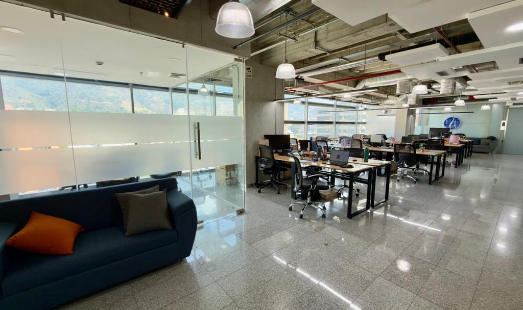 Oficina en alquiler de 330 m² en Los Dos Caminos, Caracas