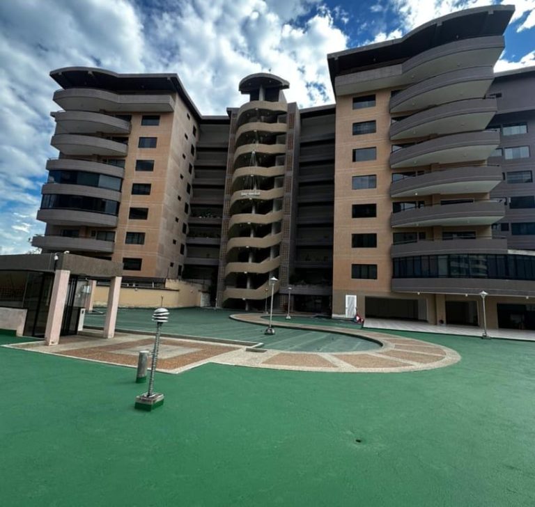 Apartamento en venta de 4 hab. y 195 m² en Guatire, Guatire