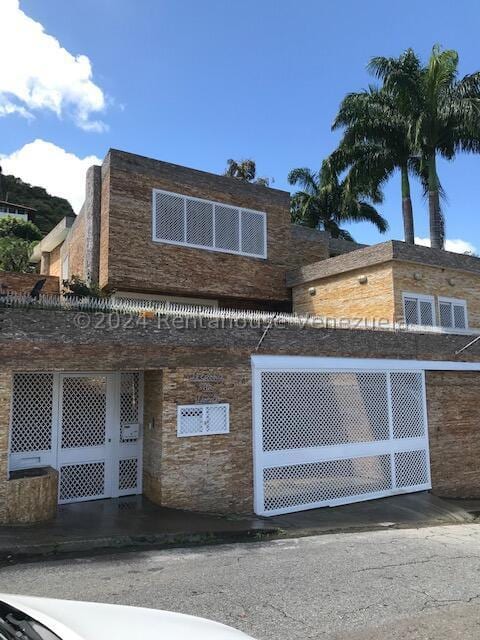 Casa en venta de 8 hab. y 1.280 m² en Prados Del Este, Caracas