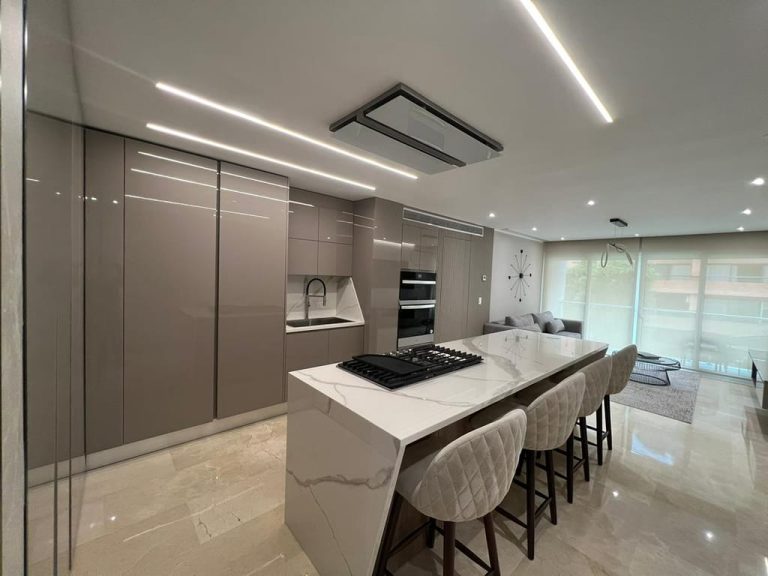Apartamento en alquiler de 2 hab. y 105 m² en Las Mercedes, Caracas