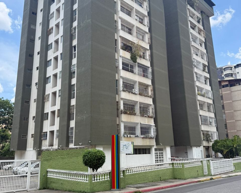 Apartamento en venta de 2 hab. y 66 m² en Lomas del Avila, Caracas