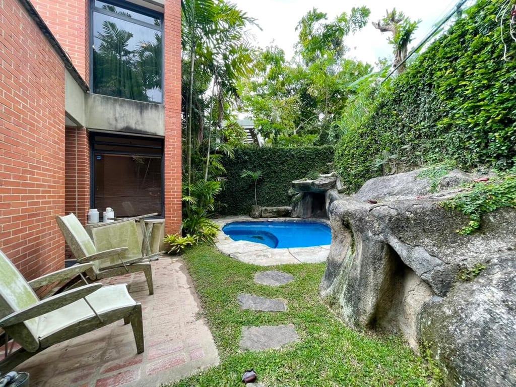 Casa en venta de 3 hab. y 430 m² en La Lagunita, Caracas