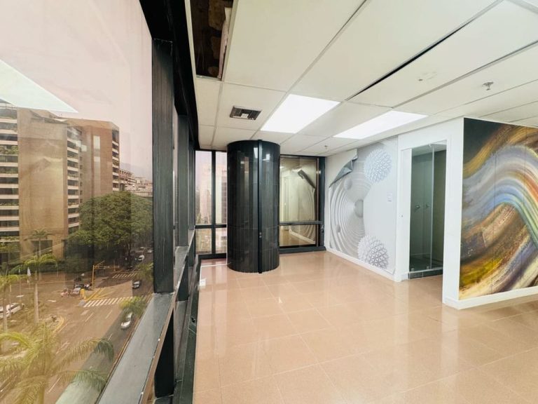 Oficina en alquiler de 400 m² en El Rosal, Caracas · Ref. CV6167