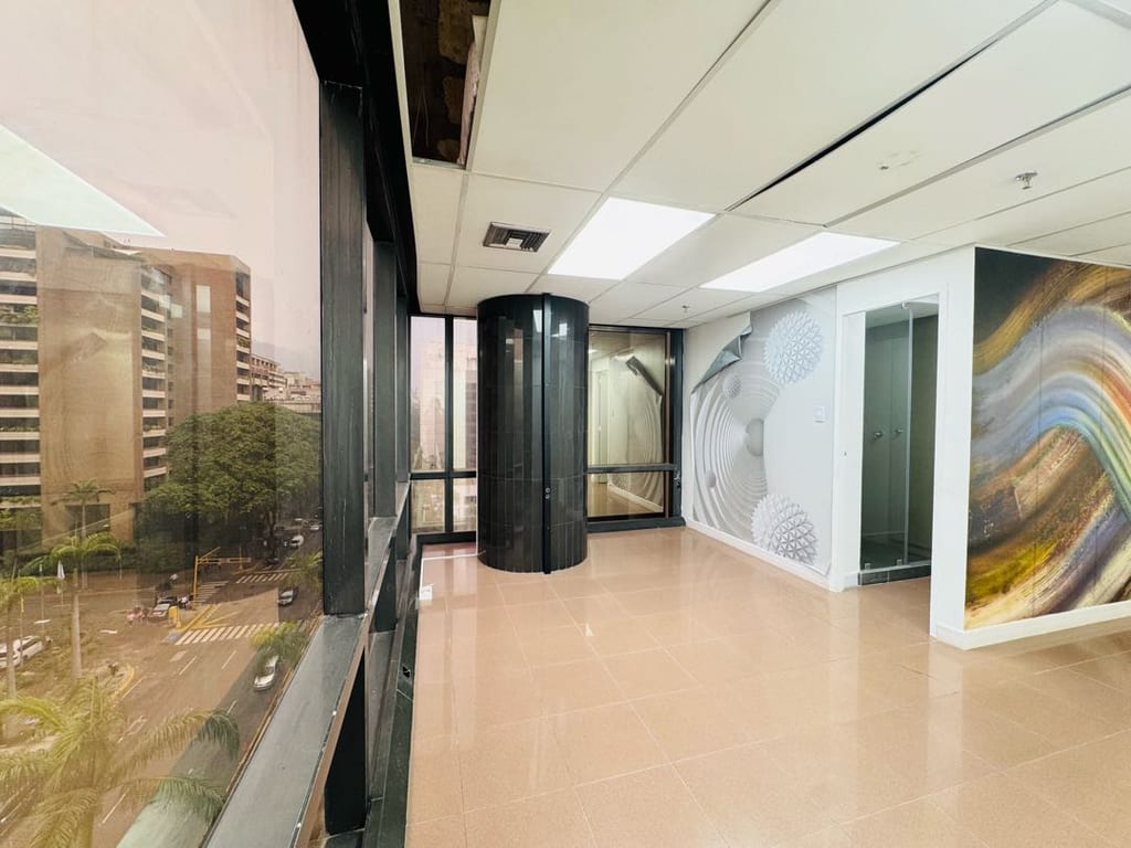 Oficina en alquiler de 400 m² en El Rosal, Caracas · Ref. CV6167