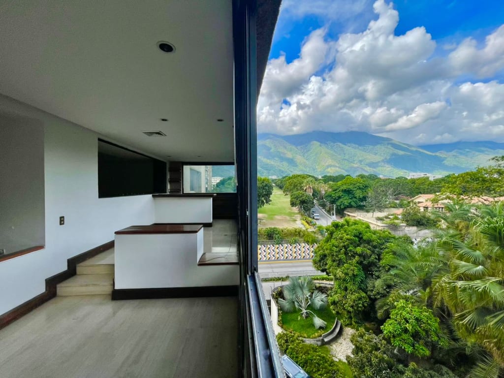 Apartamento en venta de 4 hab. y 400 m² en Country Club, Caracas