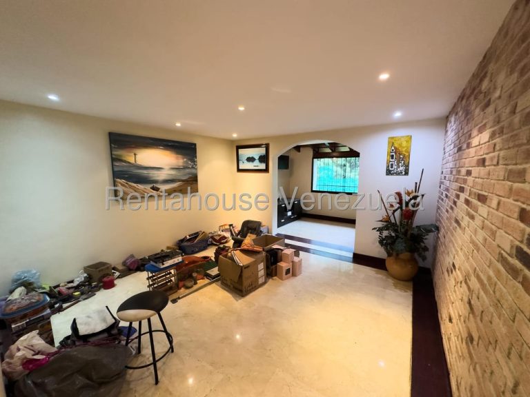 Casa de 4 habitaciones y 350 m² en Santa Rosa de Lima, Caracas