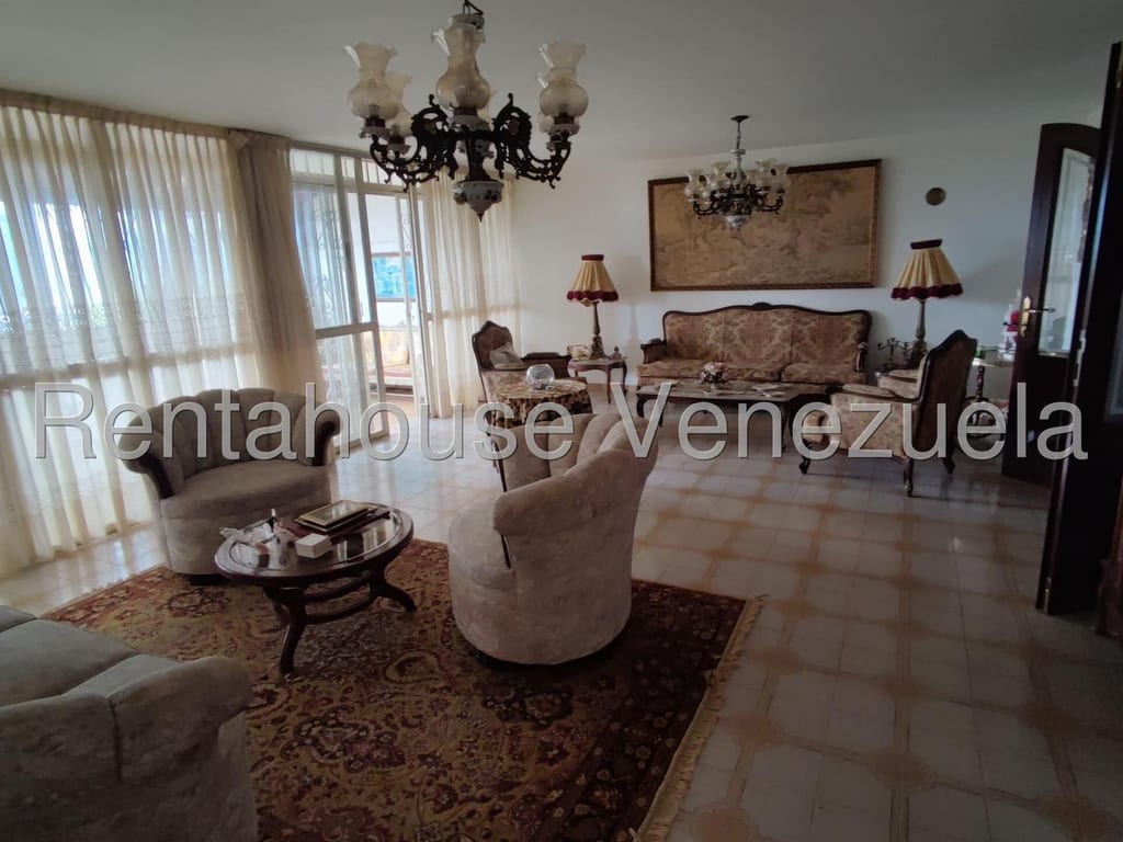 Casa en venta de 4 hab. y 300 m² en Alto Prado, Caracas
