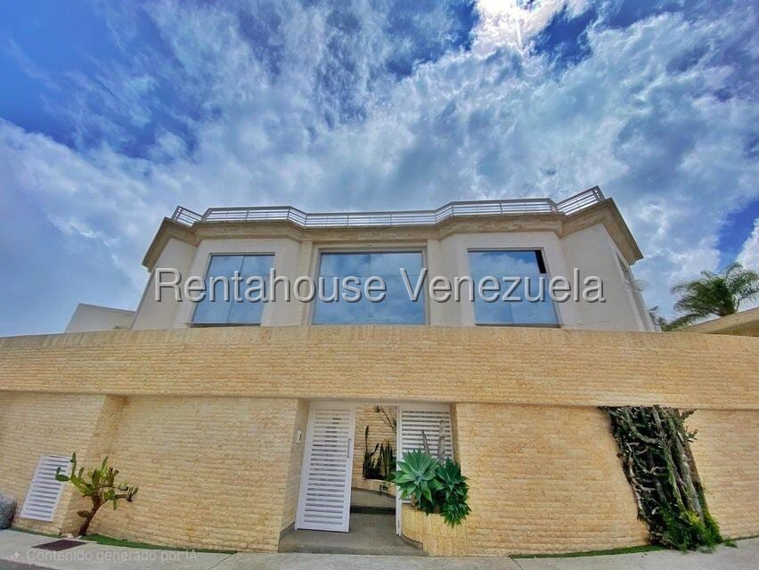 Casa en venta de 4 hab. y 700 m² en Los Naranjos del Cafetal, Caracas