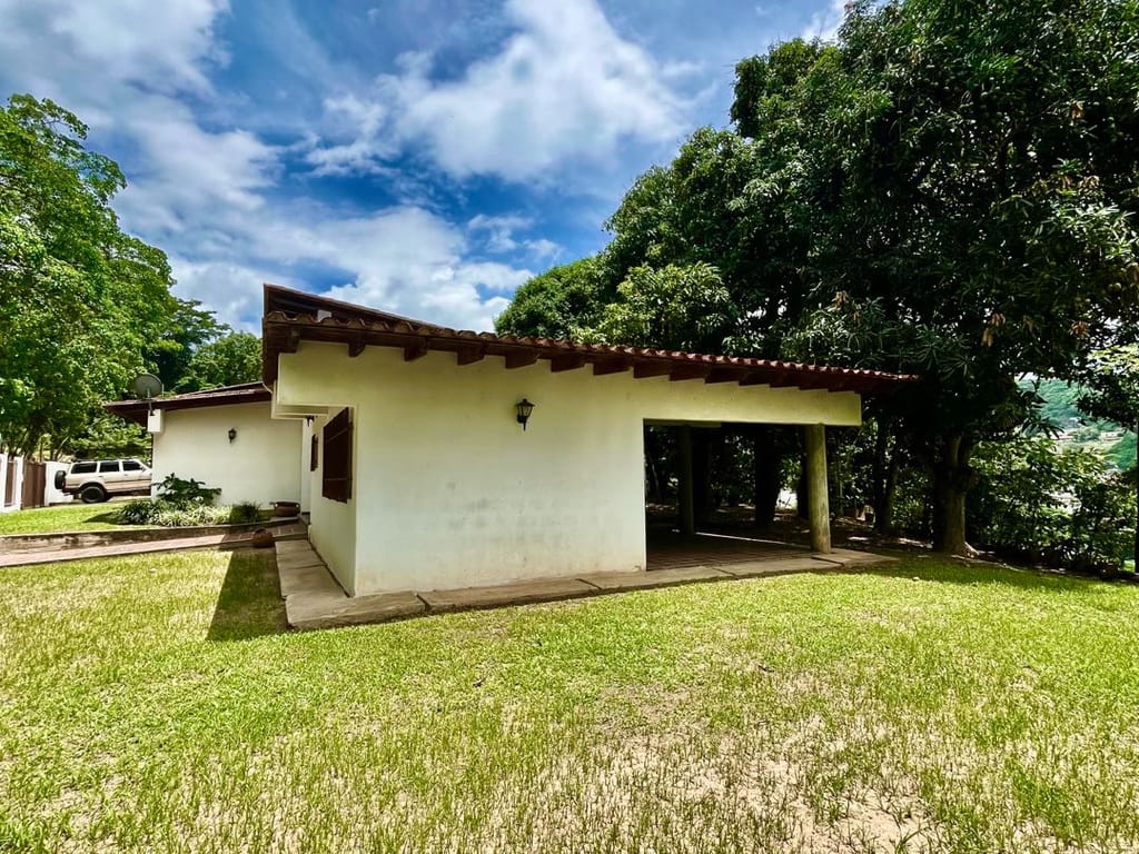 Casa en venta de 4 hab. y 350 m² en Prados del Este, Caracas
