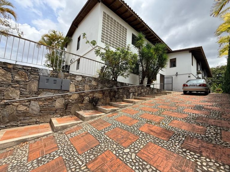 Casa en venta de 7 hab. y 600 m² en Lomas del Mirador, Caracas · Ref. CV6824