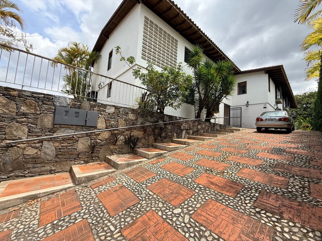 Casa en venta de 7 hab. y 600 m² en Lomas del Mirador, Caracas