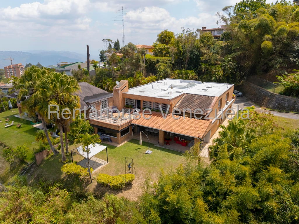 Casa en venta de 4 hab. y 750 m² en Alto Hatillo, Caracas