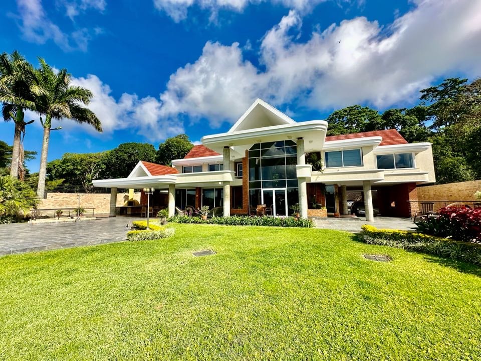 Casa en venta de 6 hab. y 800 m² en La Lagunita, Caracas