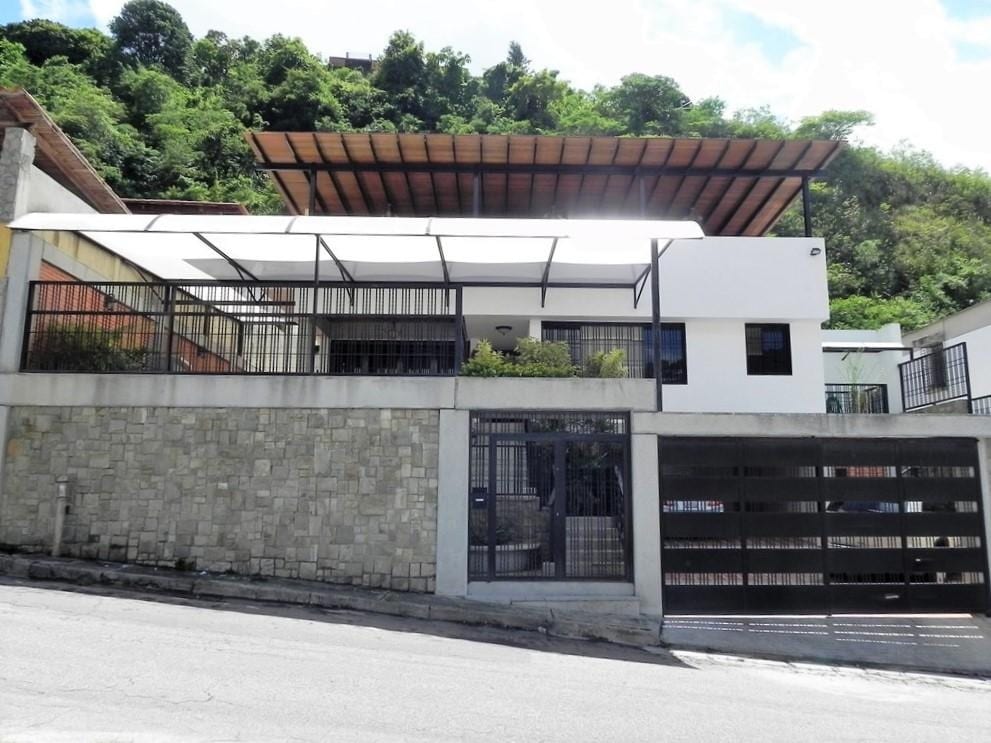 Casa en venta de 4 hab. y 700 m² en Prados Del Este, Caracas · Ref. CV6229