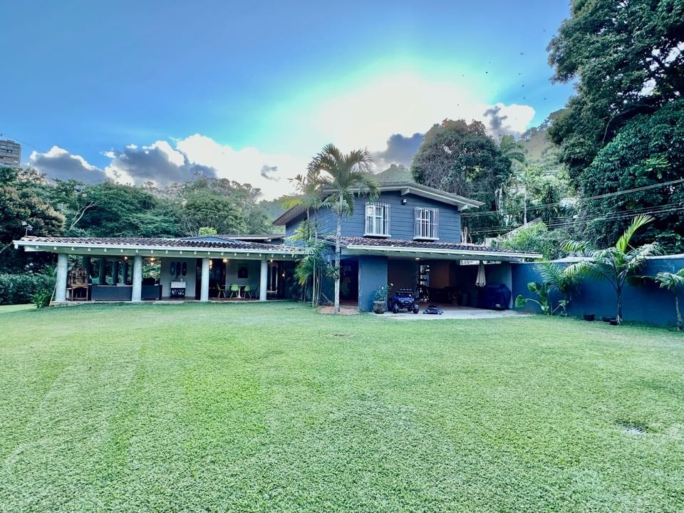 Casa en venta de 6 hab. y 700 m² en Cerro Verde, Caracas