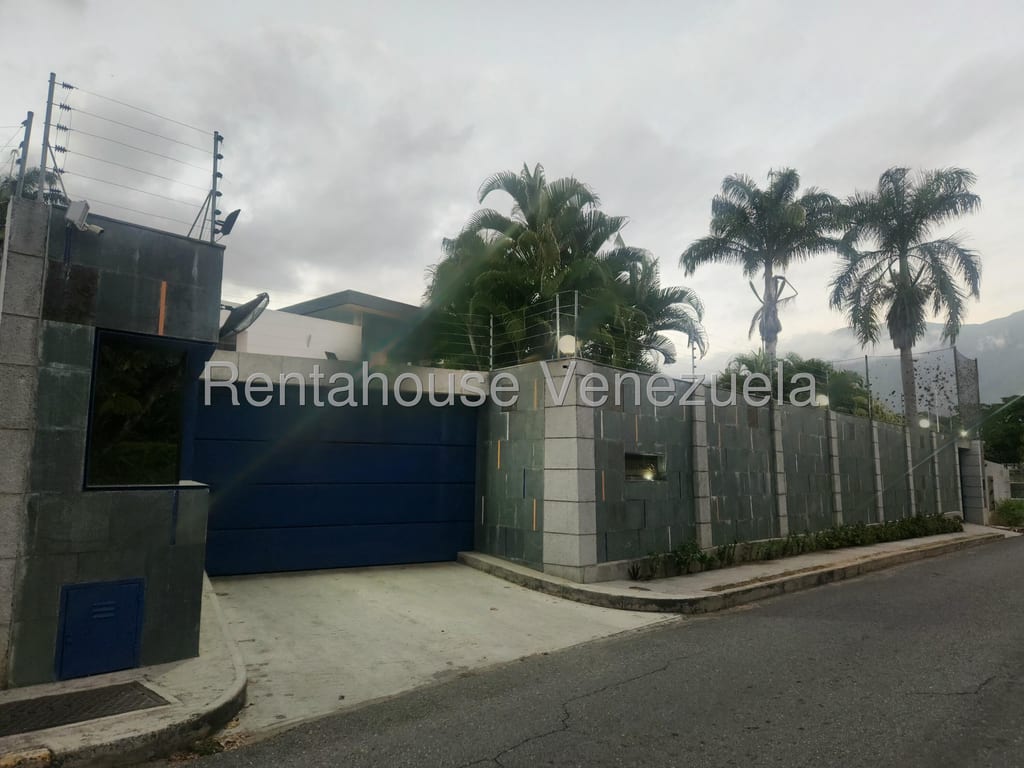 Casa en venta de 10 hab. y 1.500 m² en Valle Arriba, Caracas