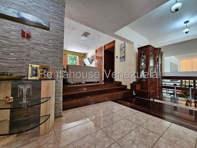 Casa en venta de 8 hab. y 820 m² en La Trinidad, Caracas