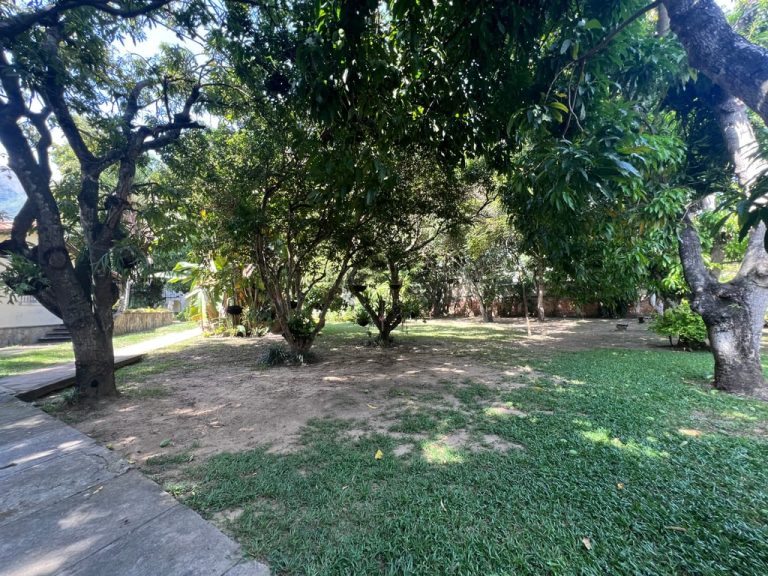 Casa en venta de 4 hab. y 3.000 m² en Los Chorros, Caracas