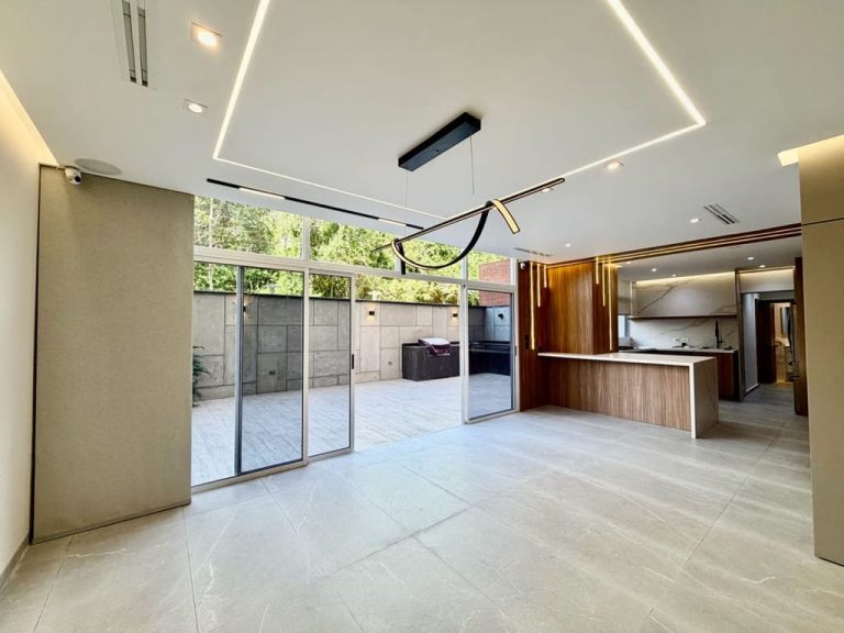Apartamento en venta de 5 hab. y 215 m² en La Boyera, Caracas