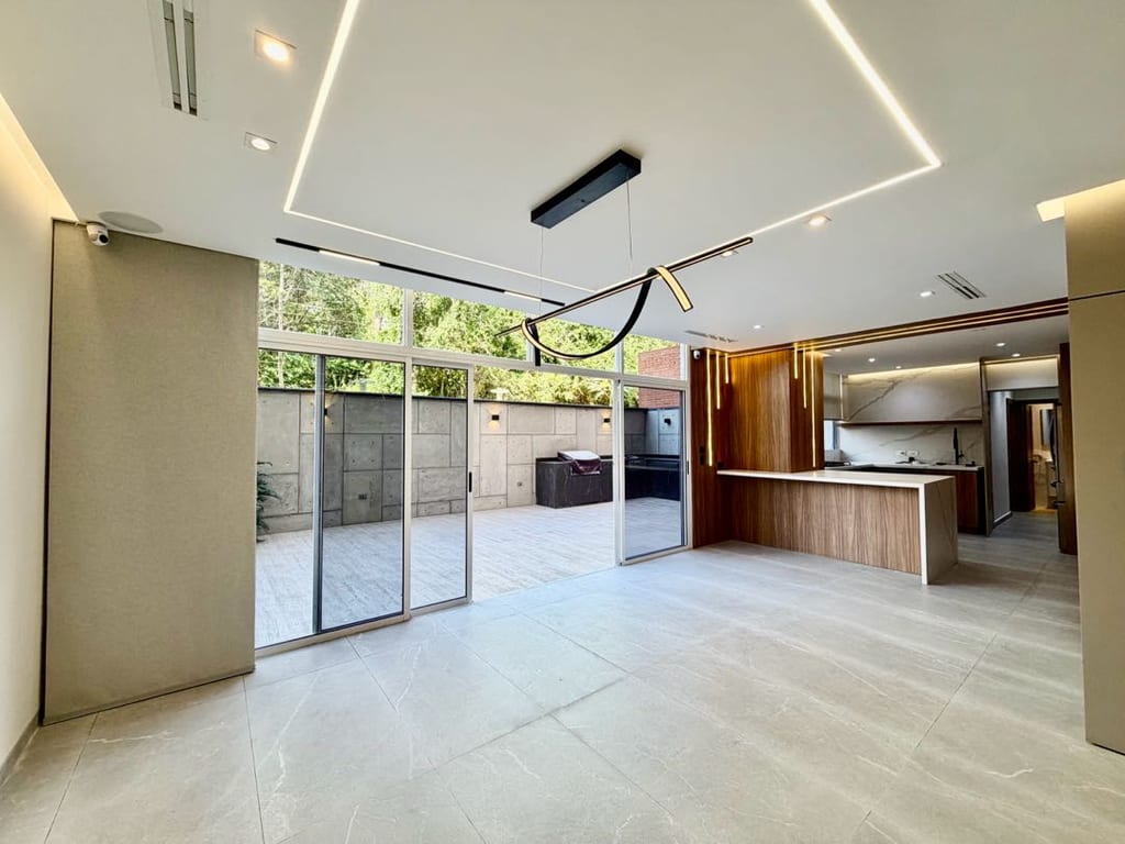 Apartamento en venta de 5 hab. y 215 m² en La Boyera, Caracas