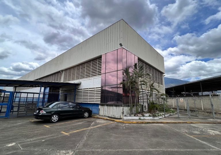 Galpón en venta de 2.800 m² en Guatire, Guatire