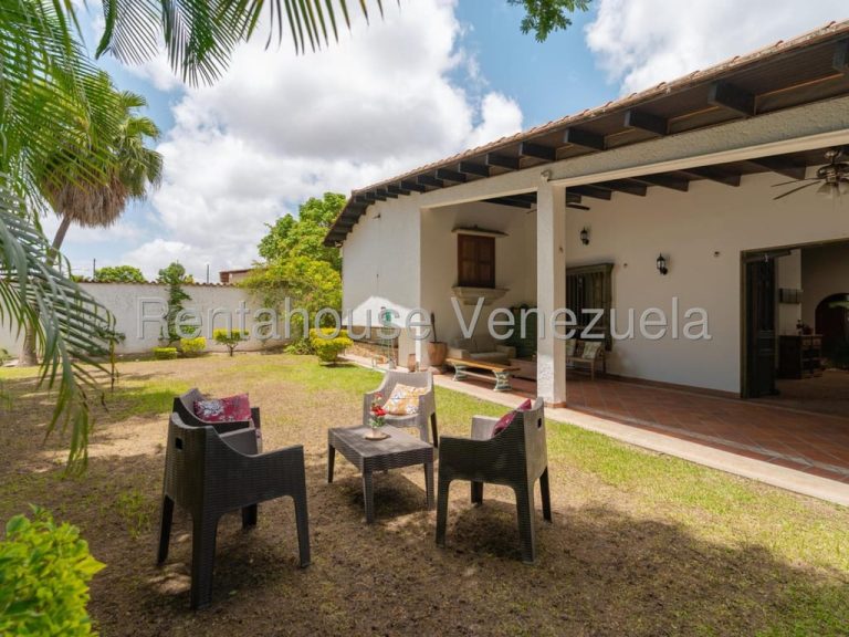 Casa en venta de 4 hab. y 560 m² en Prados Del Este, Caracas · Ref. CV6287