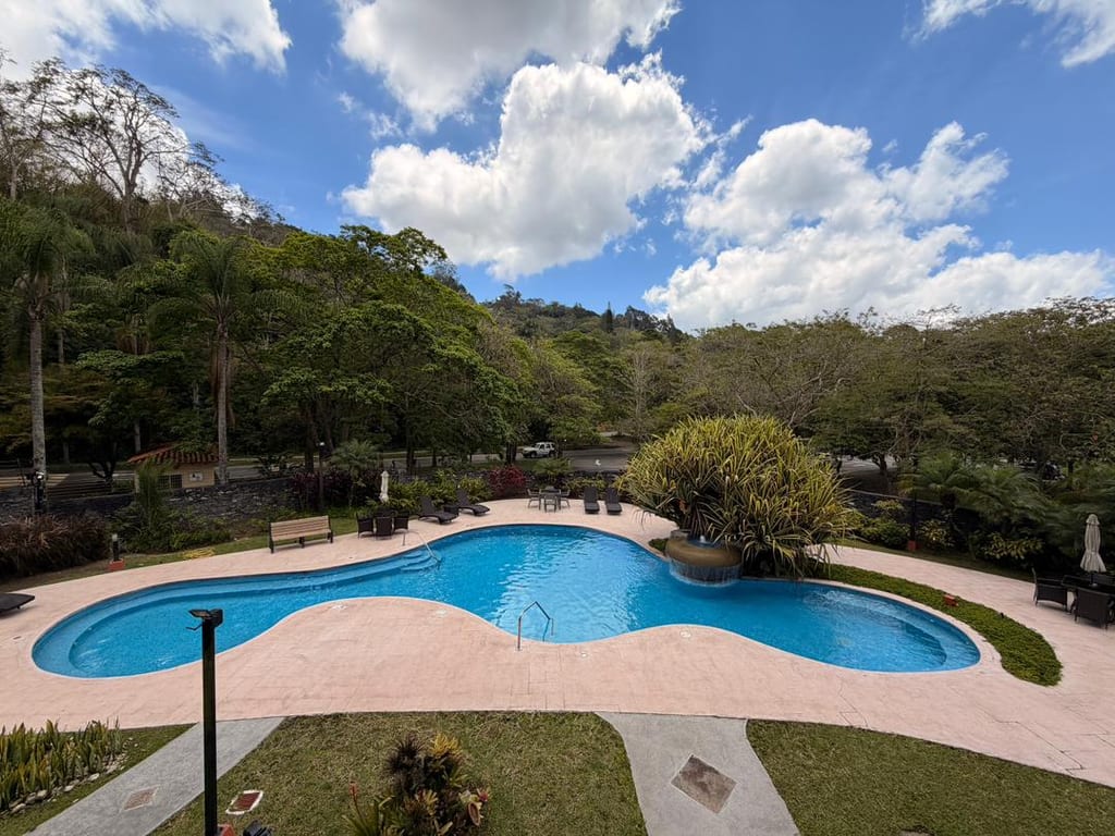 Apartamento en alquiler de 4 hab. y 380 m² en La Lagunita, Caracas · Ref. CV6295