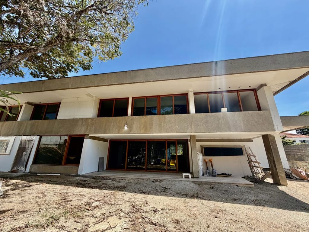 Casa en venta de 6 hab. y 750 m² en Prados del Este, Caracas