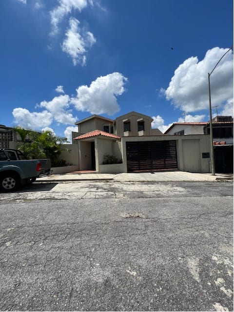 Casa en venta de 7 hab. y 800 m² en El Cafetal, Caracas