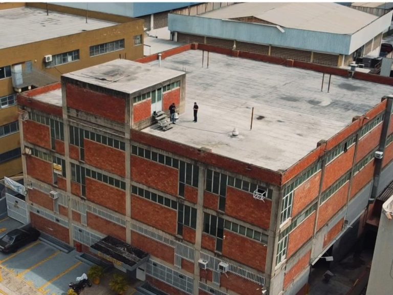 Edificio de 1.900 m² en La Urbina, Caracas