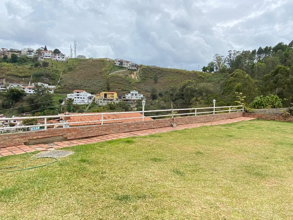 Casa en venta de 5 hab. y 652 m² en Carrizal, Altos Mirandinos