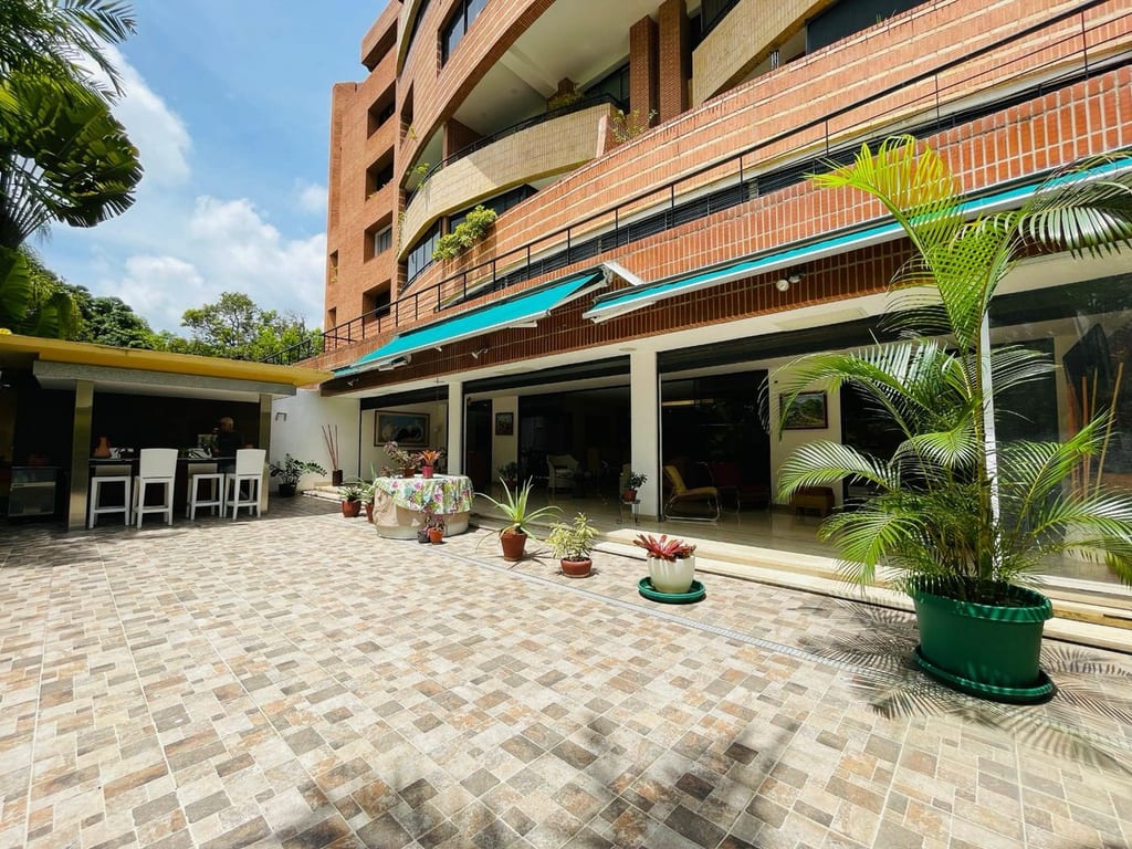 Apartamento en venta de 4 hab. y 398 m² en La Castellana, Caracas