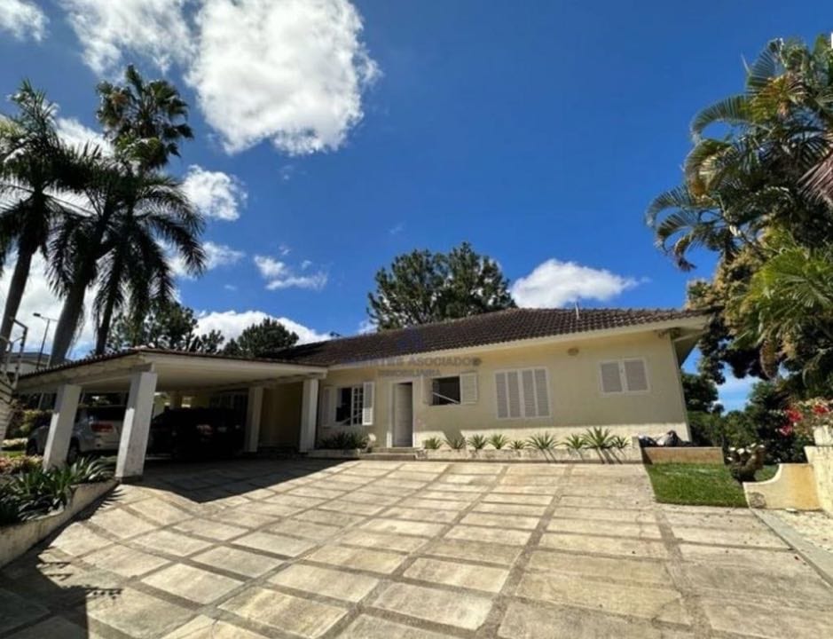 Casa en venta de 5 hab. y 450 m² en Cerro Verde, Caracas