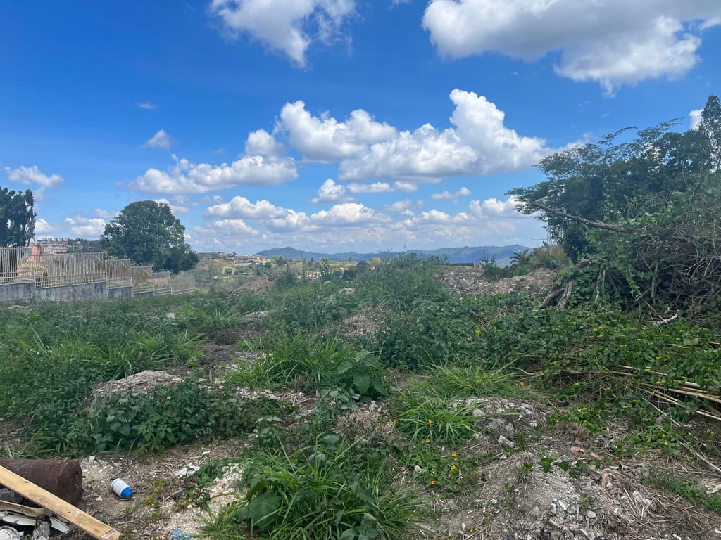 Terreno en venta de 2.100 m² en La Lagunita, Caracas