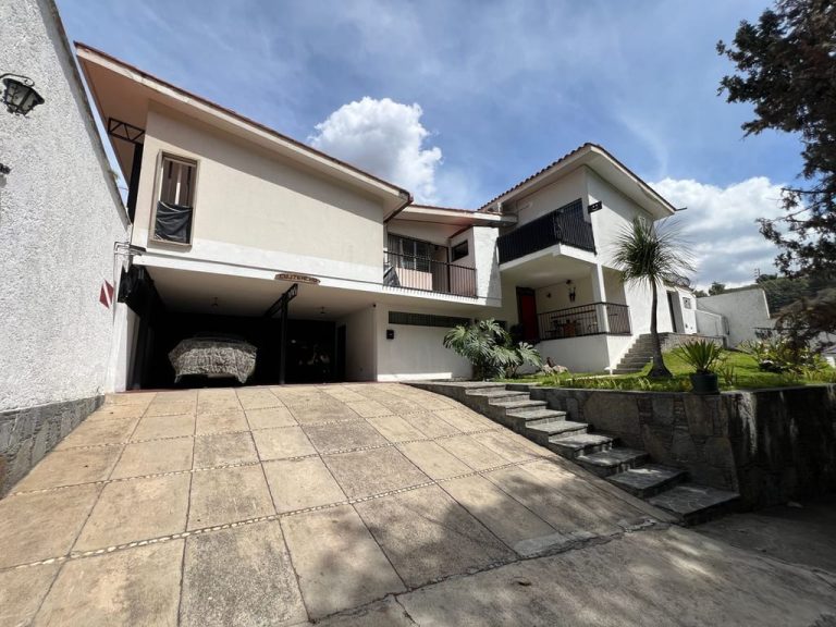 Casa en venta de 3 hab. y 500 m² en Santa Marta, Caracas