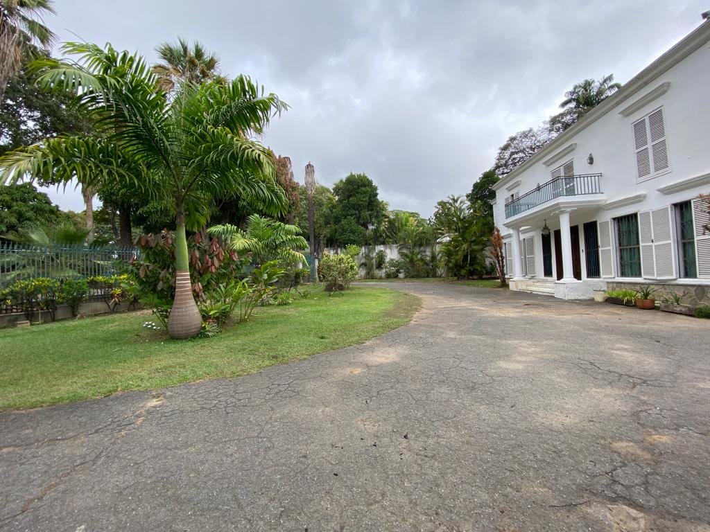 Casa en venta de 7 hab. y 800 m² en Country Club, Caracas