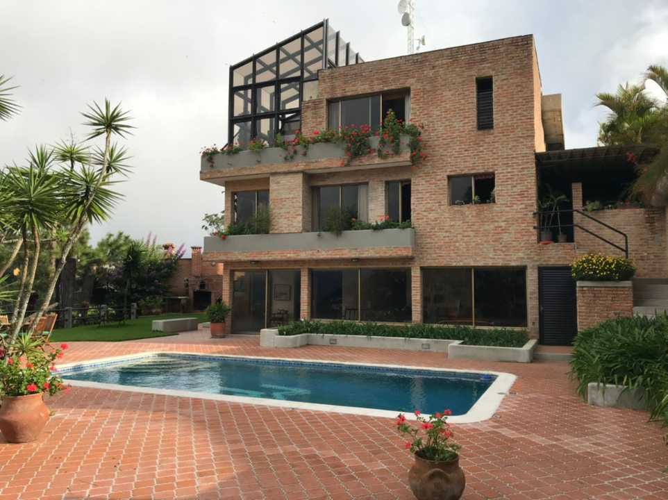 Casa en venta de 4 hab. y 560 m² en Los Naranjos (del Cafetal), Caracas