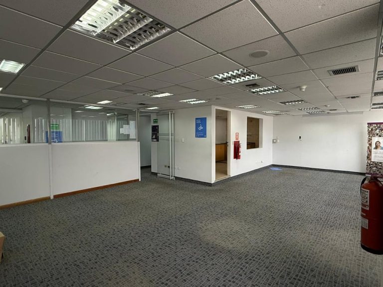 Oficina en alquiler de 1.500 m² en Los Ruices, Caracas