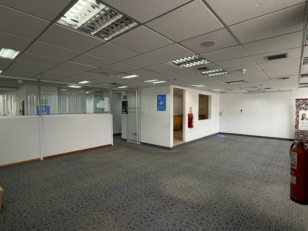 Oficina en alquiler de 1.500 m² en Los Ruices, Caracas