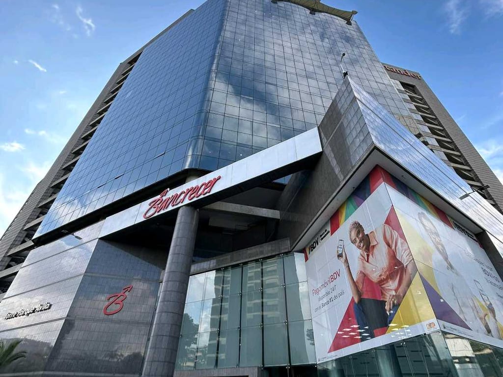 Oficina en alquiler de 690 m² en Los Palos Grandes, Caracas
